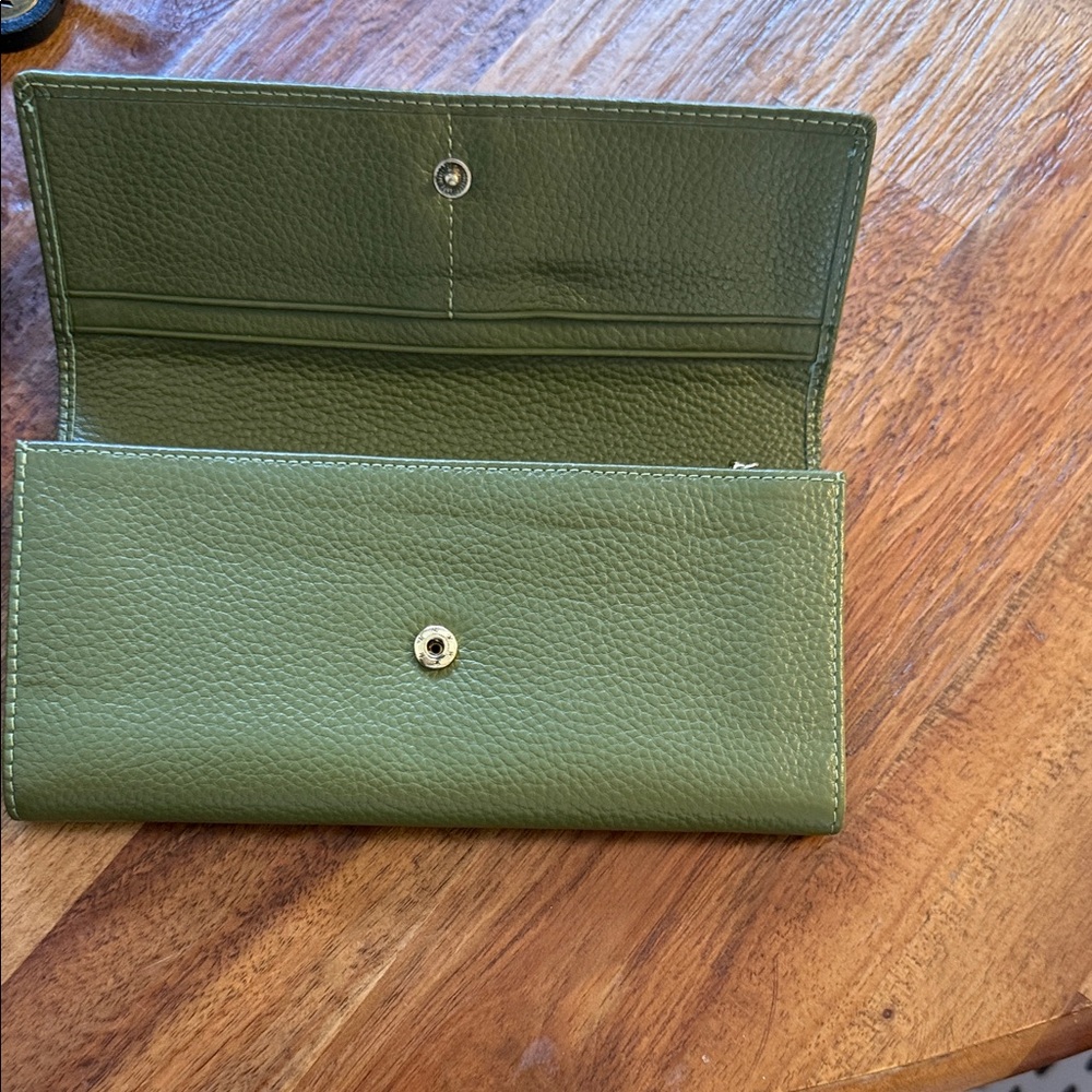 Elegant Green Leather Wallet
